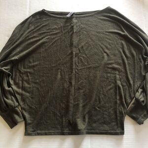 2 Hearts Dark Olive Green Long Dolman Sleeve Top Women’s Sz L A13